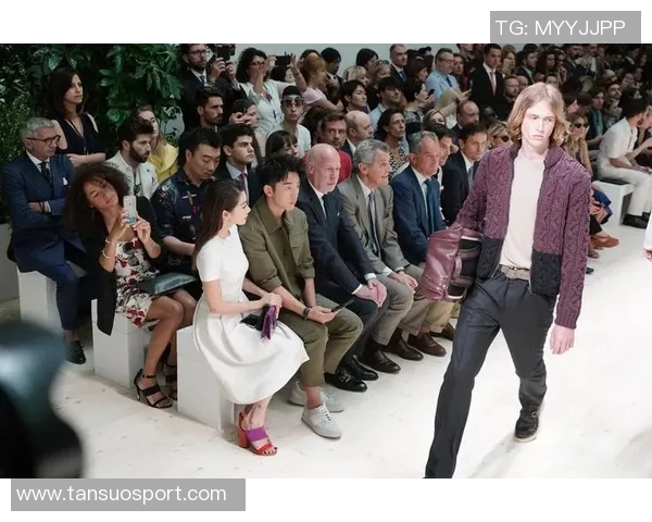 内维斯女友分享巴黎时装周精彩瞬间感受城市每个角落的魔力与魅力